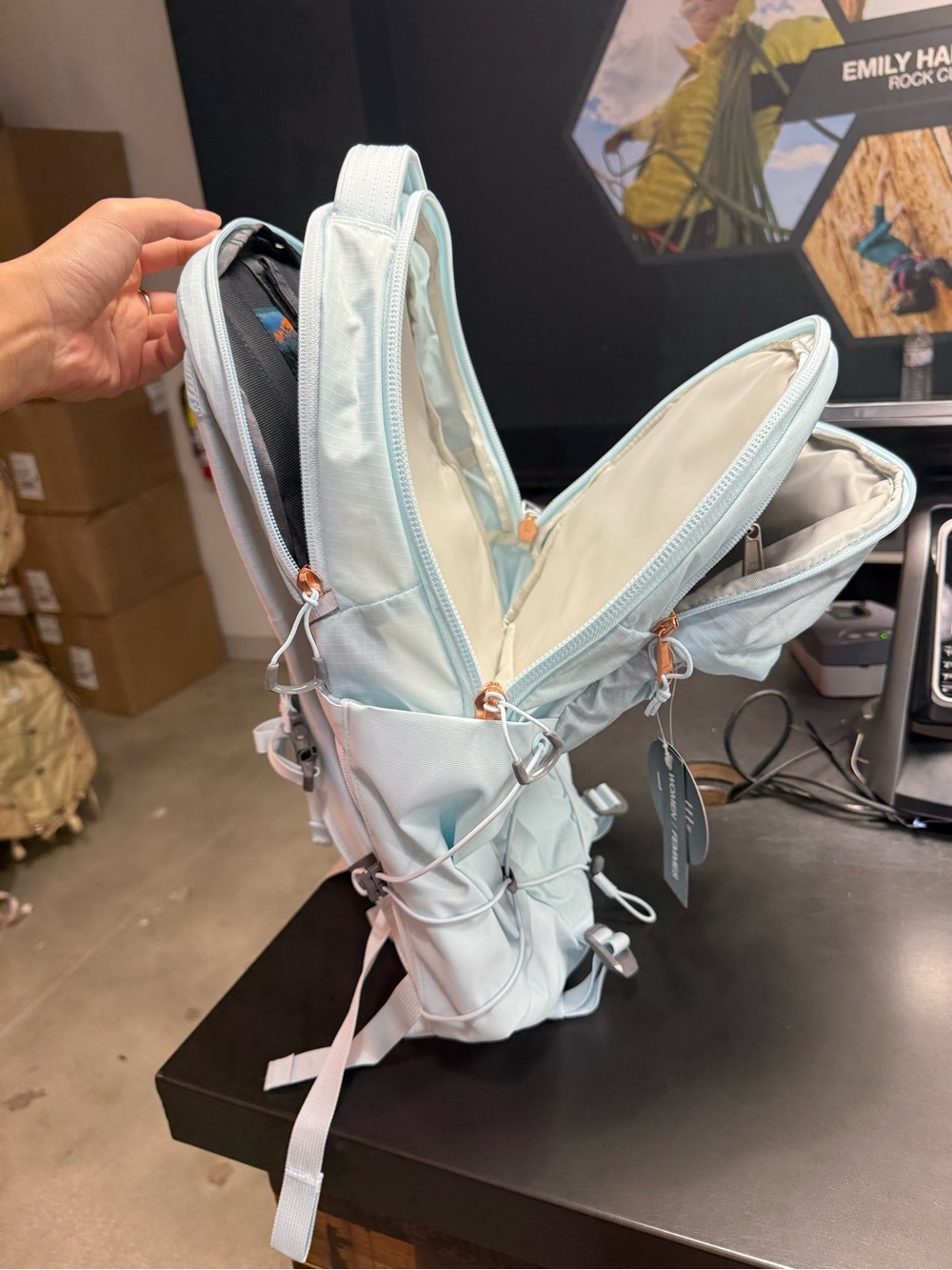 NWT!The North Face women's Pale Blue Everyday Pack with External Bungee - Picture 9 of 10